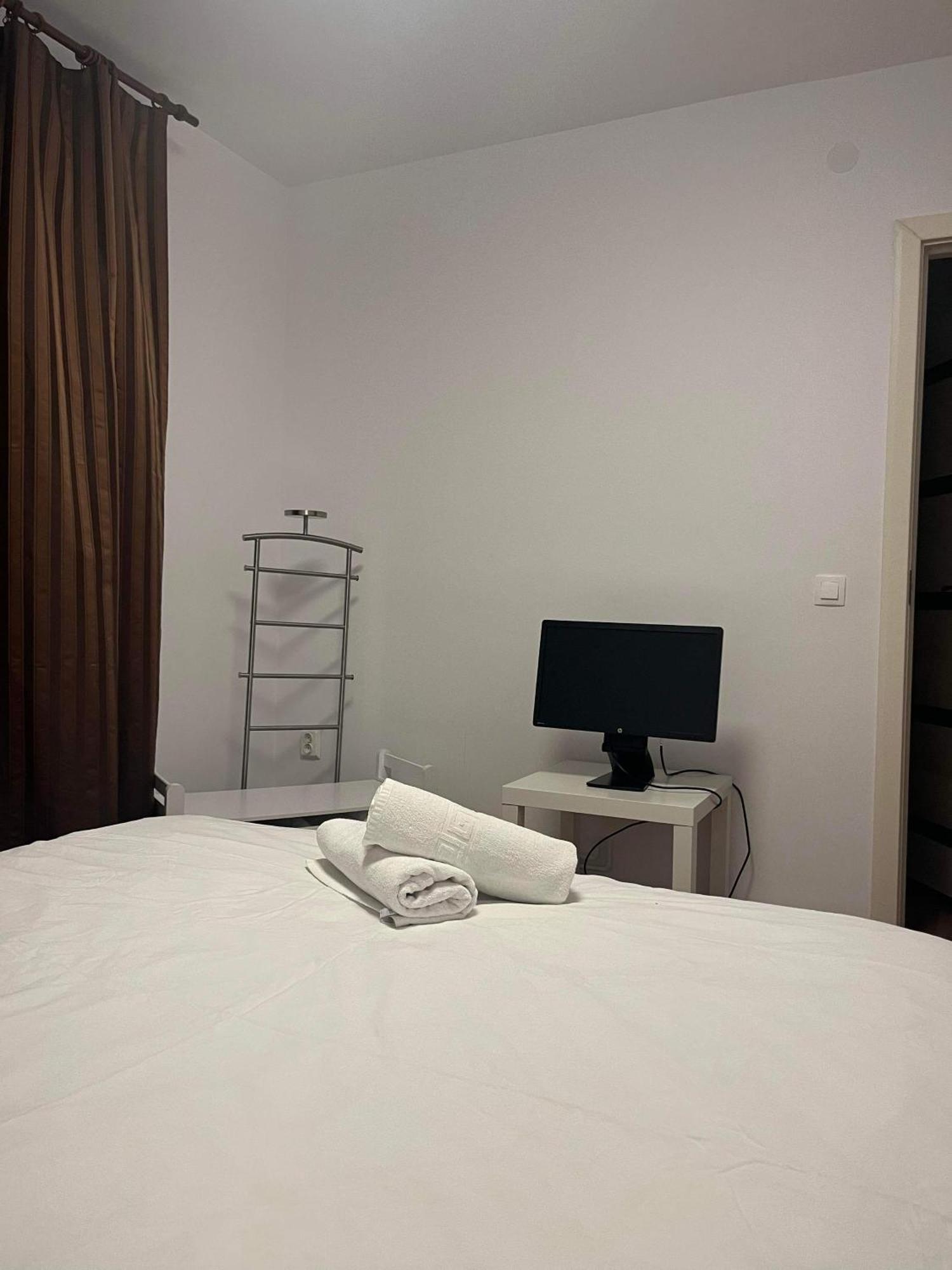 Peles Green Apartment & Piano Cluj-Napoca Extérieur photo